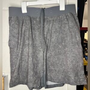 Lululemon T.H.E. Short 7" *Linerless
Gravel Dust Asphalt Grey Multi